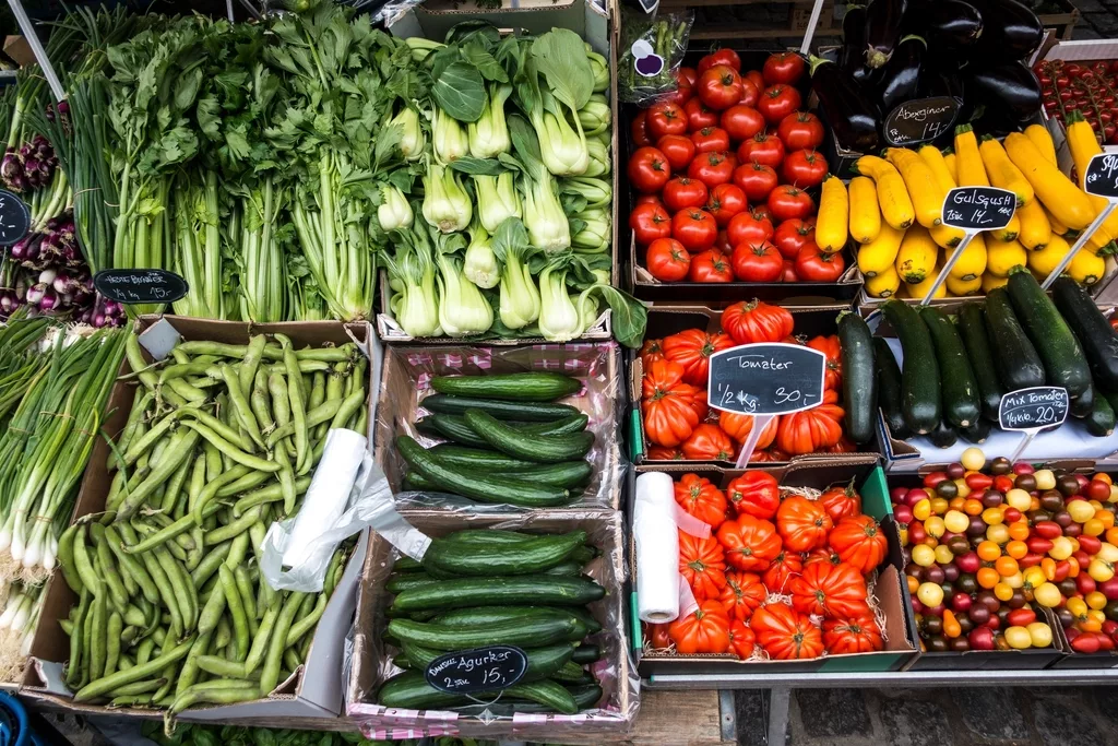 Behind the Cold Chain: How Your Fruit Travels From Farm to Door
